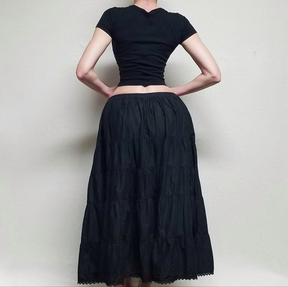 Vintage 90s-Y2K Tantrums Black Floral Embroidered Boho Gypsy Full Circle Skirt M - Picture 3 of 12